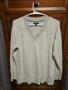 Tommy Hilfiger Cream and Light Gray Striped V-Neck Sweater — Men's